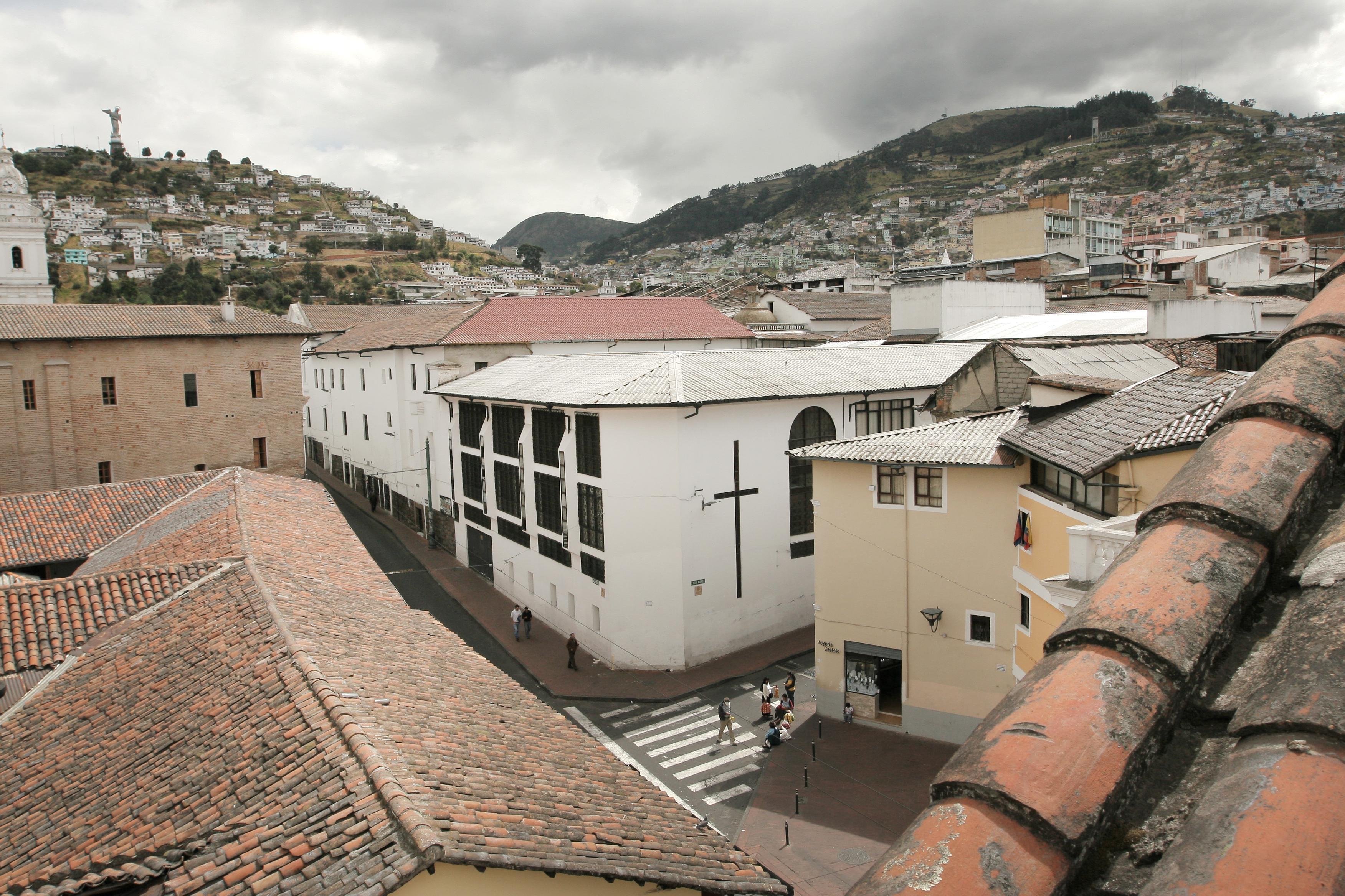 Hotel Huasi Continental Quito Exterior photo